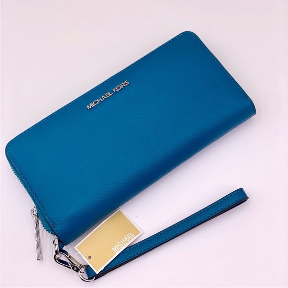 Michael Kors Large
Continental Wallet
Wristlet Lagoon - Picture 8 of 11